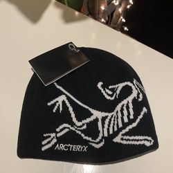 Black arc’teryx beanie