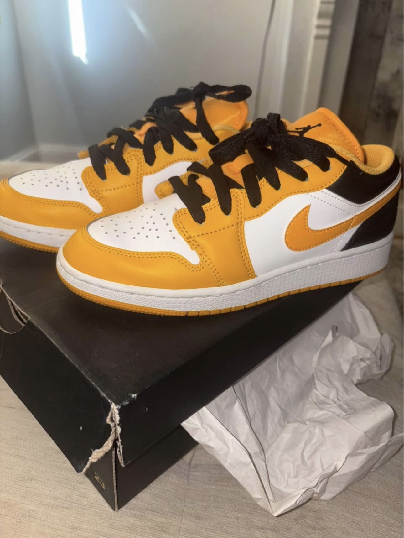 Jordan 1 Low Taxi White
