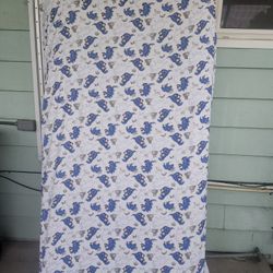 Twin Bed. $20 dolls..!!!!!