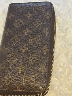 LV Authentic Zippy Wallet for Sale in Seattle, WA - OfferUp