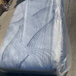 Colchón Queen Nuebo $150 14 Ancho