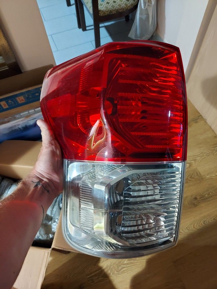 OEM Tail Lights 2013 Toyota Tundra (07-14)