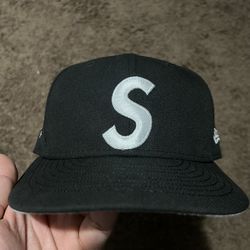 Supreme Characters Fitted Hat 