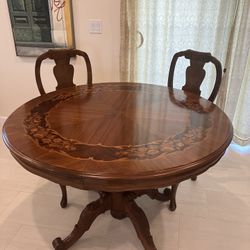 Italian Crafted - Dining Table - Chairs (4) - Beautiful! 