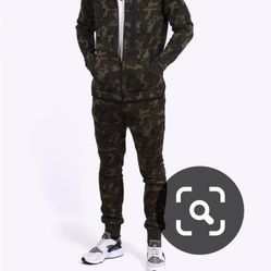 NIKE TECH JOGGERS TOP AND BOTTOM CAMO SIZE Xl MENS