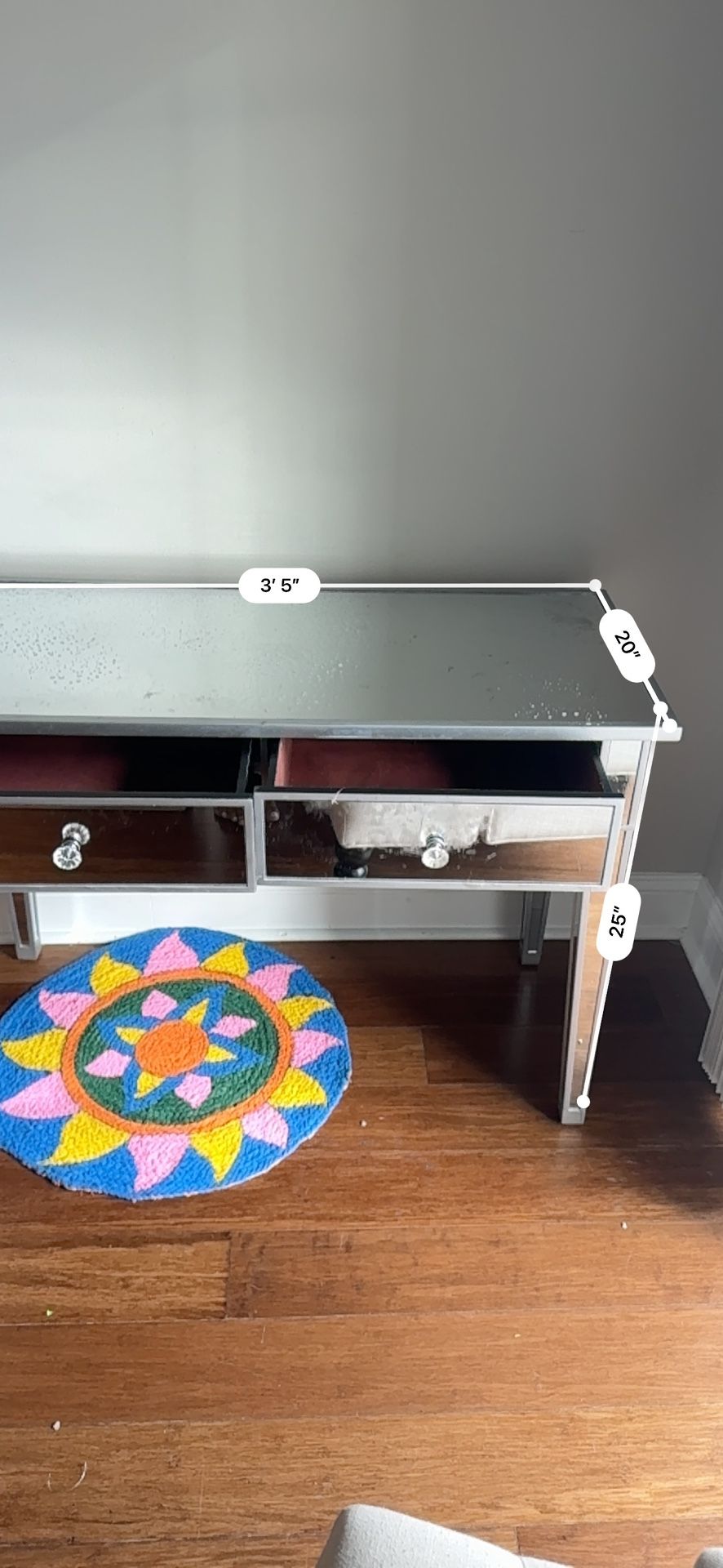 Mirrored table 