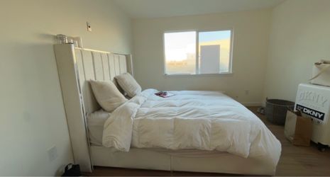 QUEEN SIZE BED FRAME & MATTRESS