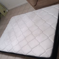 Se Vende Cama Matrimonial 