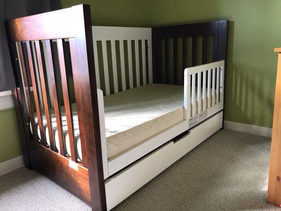 Babyletto Mercer 3 in 1 convertible crib / toddler bed