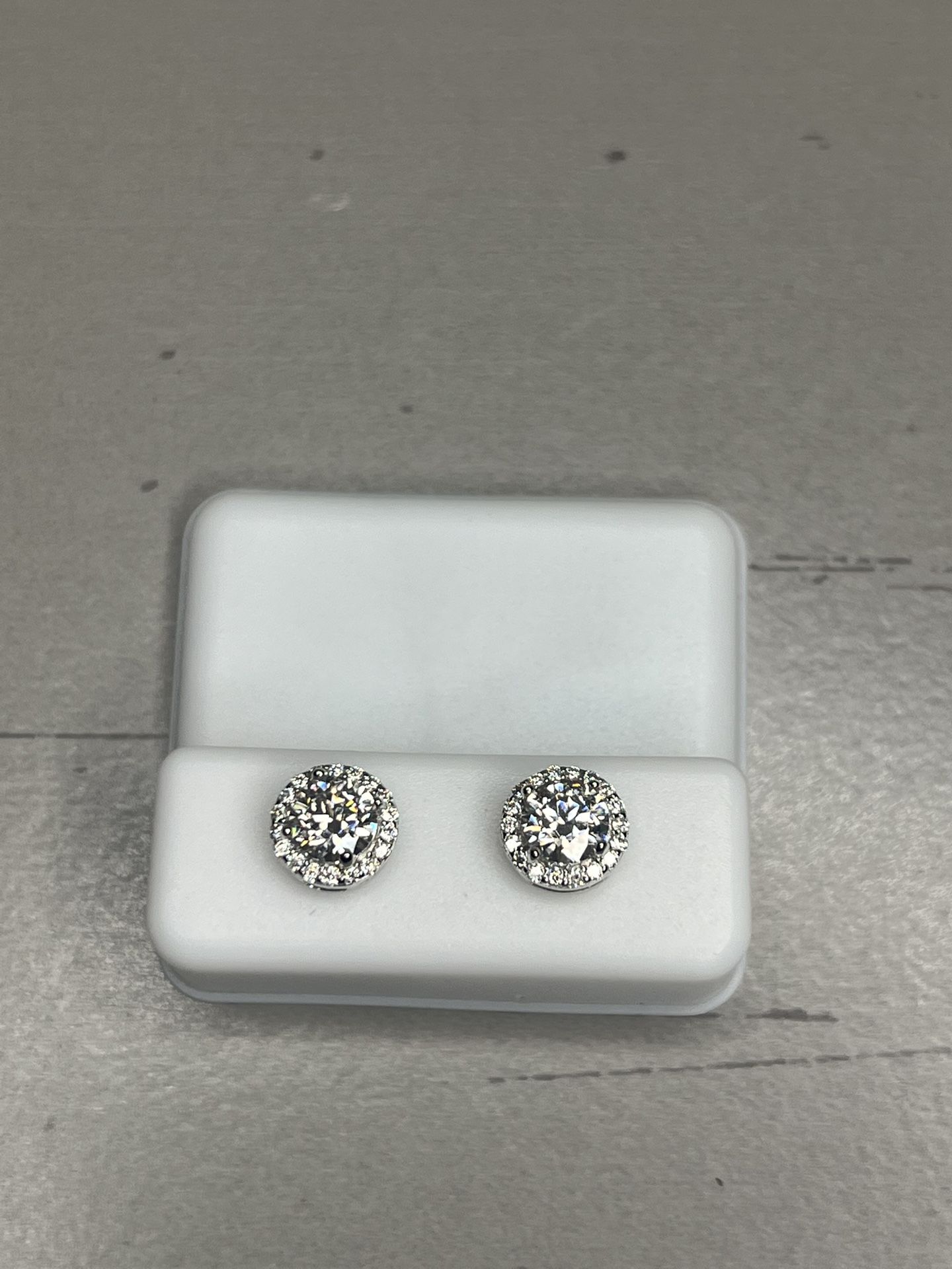 Sterling Sliver Moissanite Stud Earrings (1.42 CTW, VVSD Color)