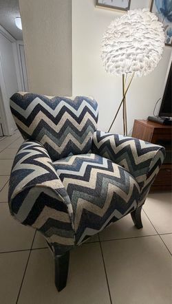 Accent chair blue and white