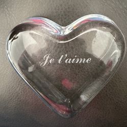 BACCARAT Je t'aime Crystal Paperweight heart shaped figurine  In great condition  Crystal Baccarat paperweight with acid etched 'Je t'aime' and design