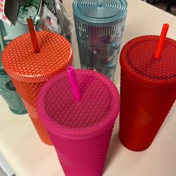 Starbucks/dunkin Cups
