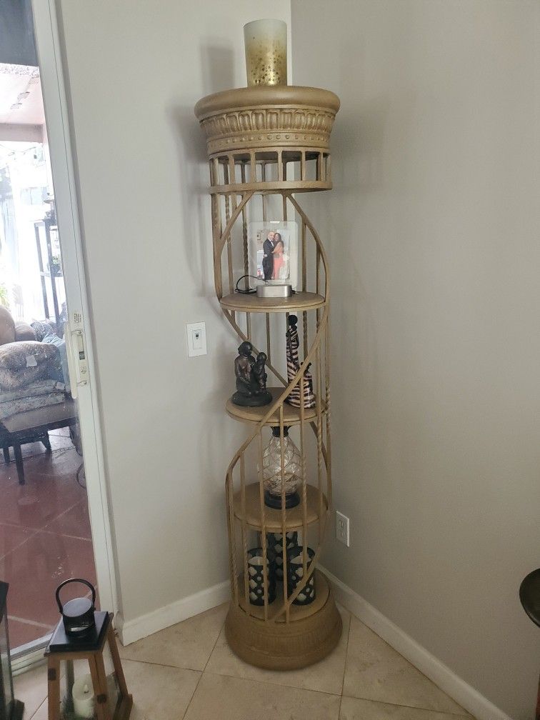 Nice cornwr shelf