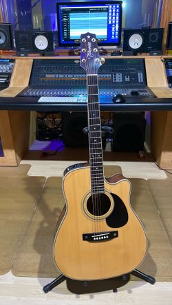 Takamine guitar  $ 400.