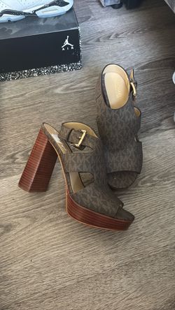 Women’s Michael Kors heels size 8
