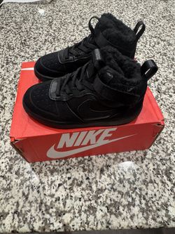 Black toddler Nike Shoes 9c