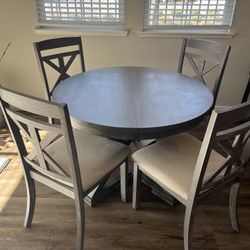 Kitchen Table +4 Chairs