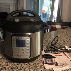 Instant Pot Smart WiFi 6 Quart Electric Pressure Cooker - Silver. New 