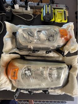4 runner Headlight Assembly Pair