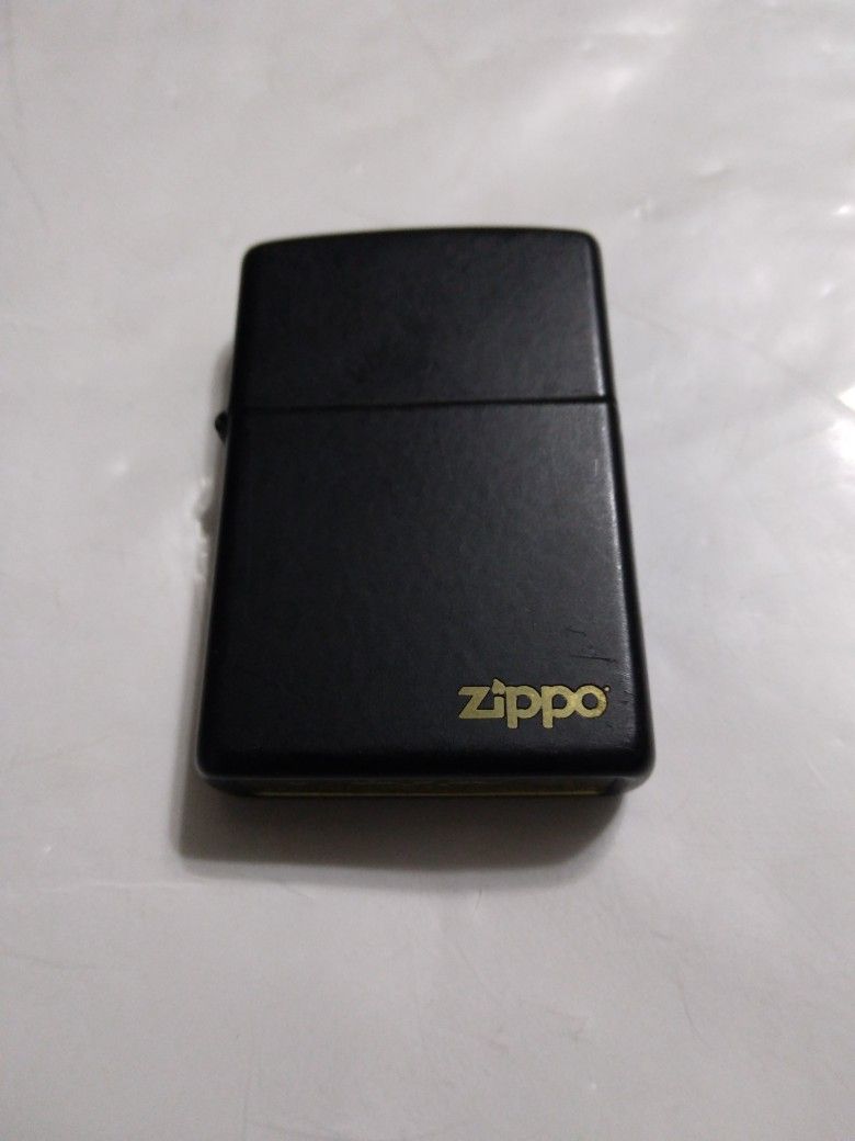 Zippo Lighter Black Use