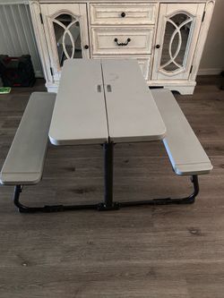 Kids folding table