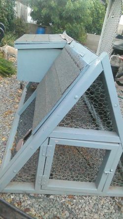 Heavy chicken tractor, chicken coop.