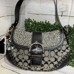 🖤 vintage Coach F10425 Medium Soho shoulder bag made from black leather, tweed, and Signature 'C' canvas.