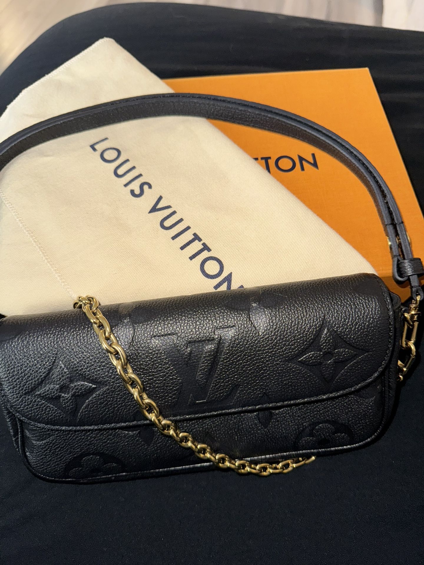 Louis Vuitton - Wallet on Chain
