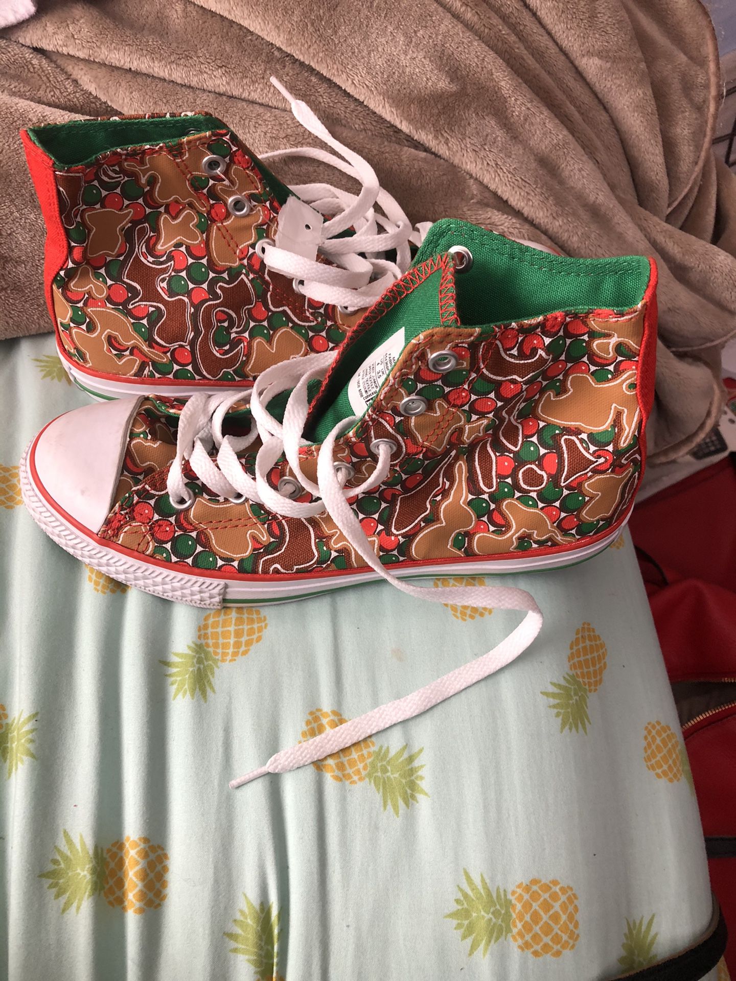 Converse Christmas shoes
