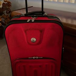 Suit Case .In Great Conditions Medium Size Baggage 