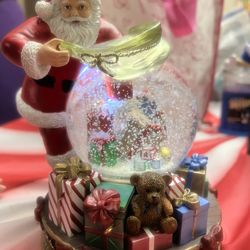Thomas kincade Santa snowglobe