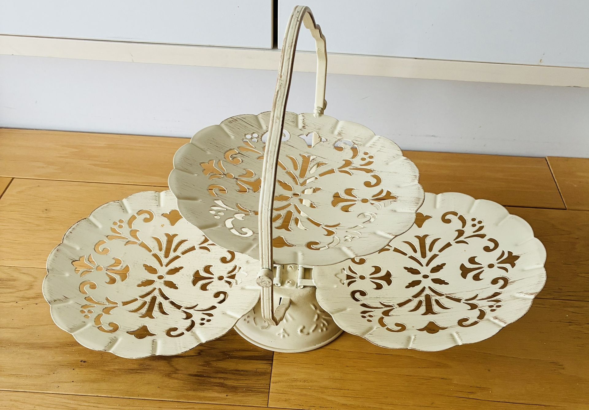 Foldable Plate Stand/Tray, Metal, 7” Plate Surface.