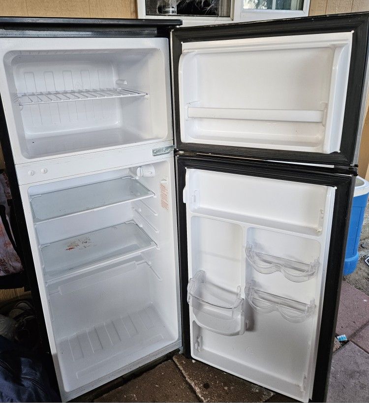 Magic Chef Mini Fridge and freezer