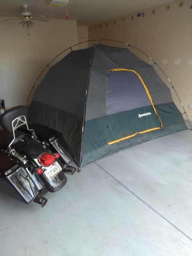 9x9 dome tent Remington sleeps 6 easy i can set up in few minutes very easy..good shape.