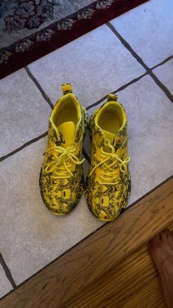 Neon yellow size 42/ men’s 9/womens 11