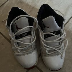 Nike Air Jordan 11 Retro Boy Size 2y 
