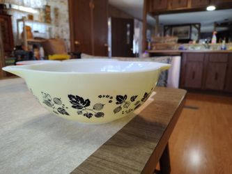 Vintage PYREX casserole dish