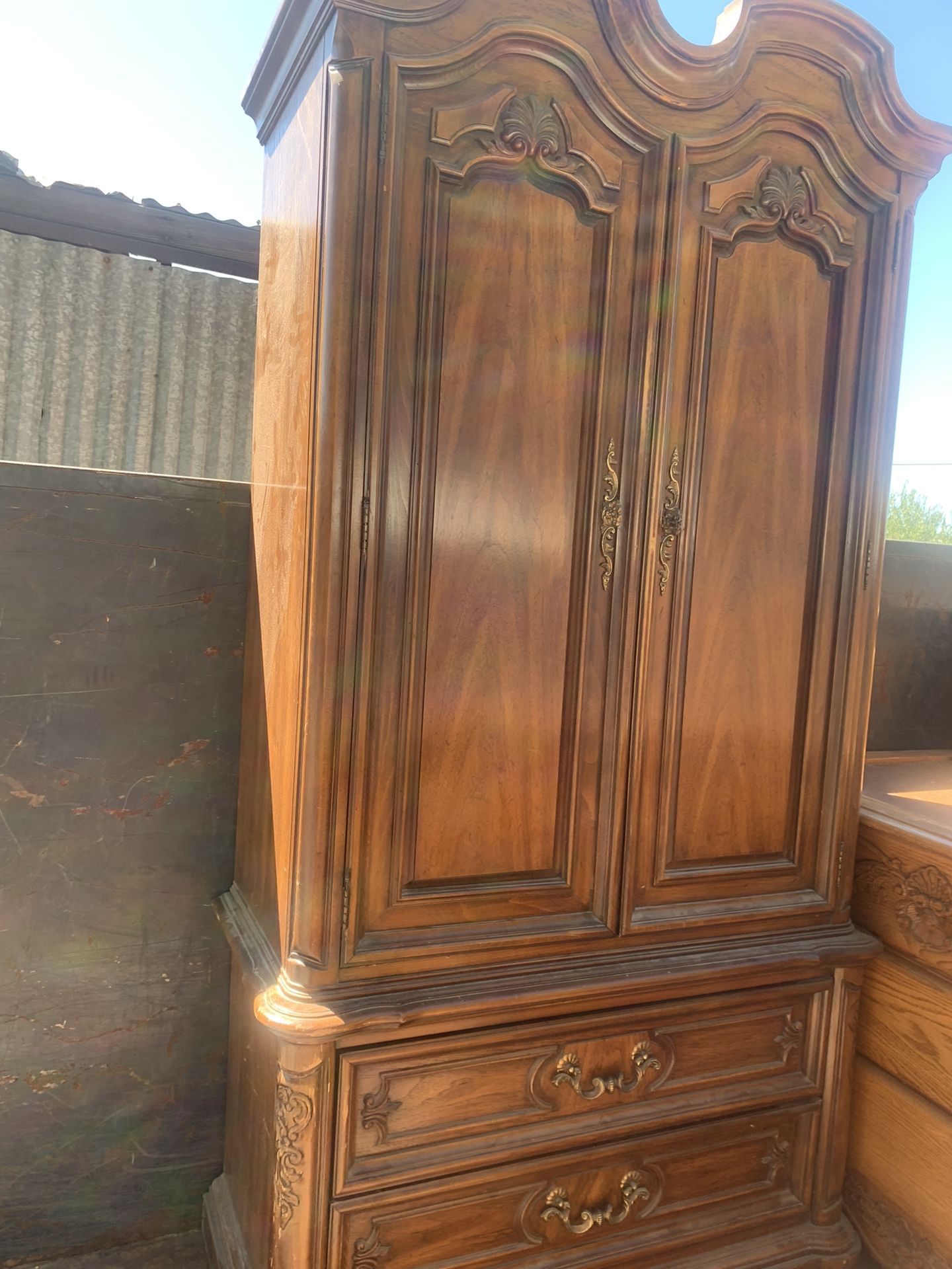 Armoire/Wardrobe Closet