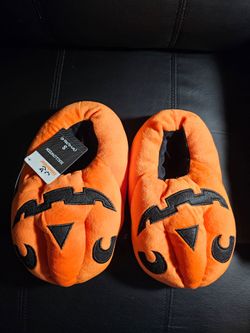 New  5/6 adult slippers