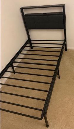 🚨 MUST GO ASAP! Twin Metal Bed Frame – Excellent Condition – $65
