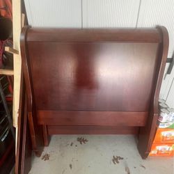 Sleigh twin bed