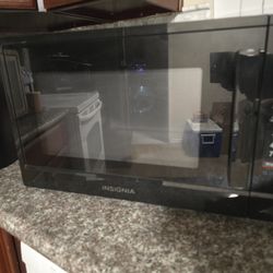 Insignia Countertop Microwave