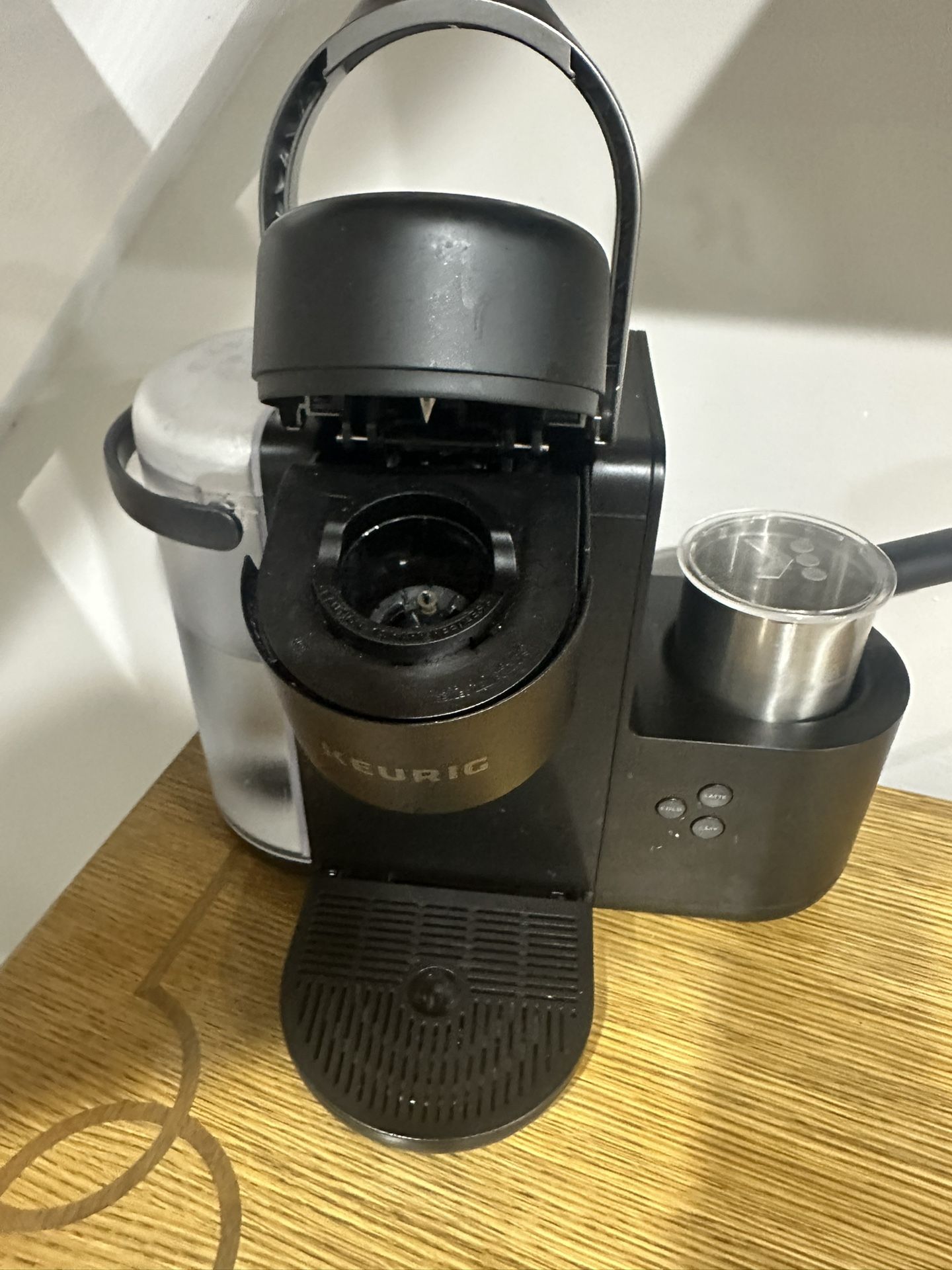 KEURIG coffee Maker