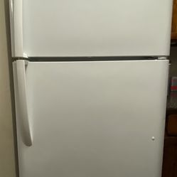 Refrigerator FFTR2021TW2 Model 