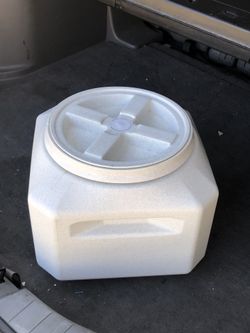 Vittles Vault Pet food storage