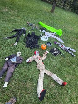 Large Halloween Decoration Lot – Skeletons, Clowns, Ghosts & Yard Props