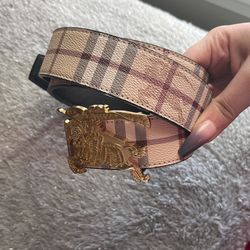 Classic Plaid Burberry belt
