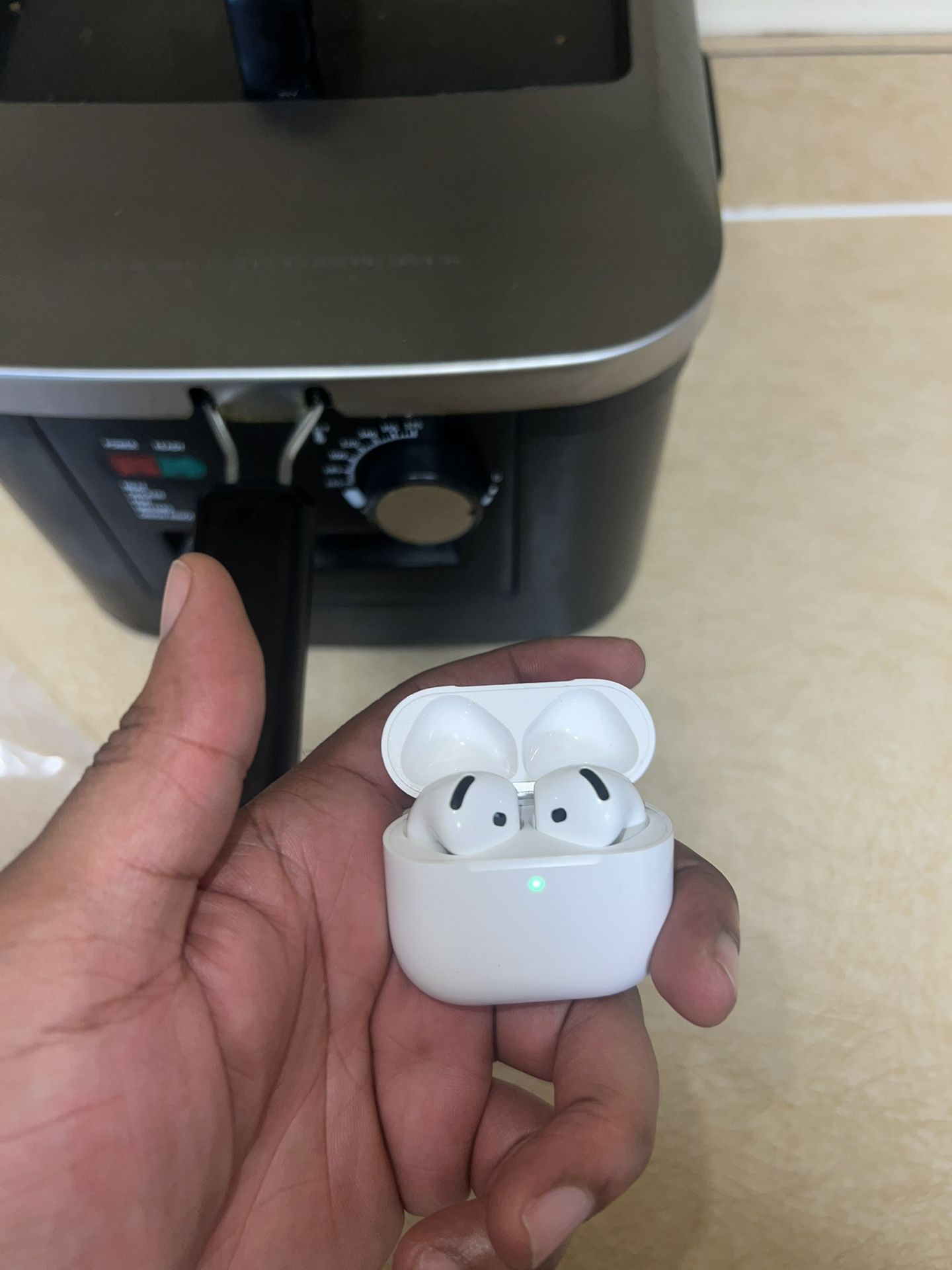 AirPods 4