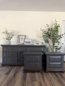 Dresser set
